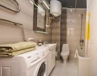 Апартаменты Cozy apartment in a new building close to the downtown Киев Улучшенные апартаменты-12